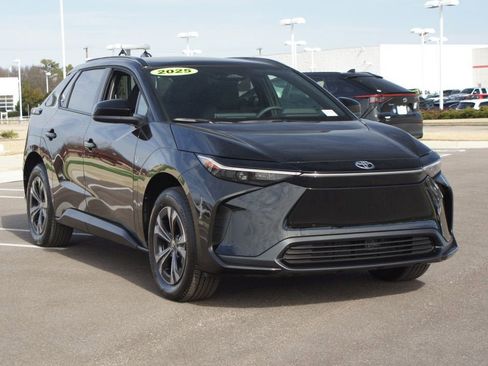 Used 2025 Toyota bZ4X AWD w/ Weather Package image 2