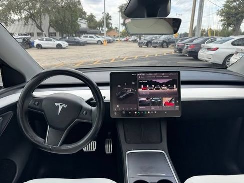 Used 2024 Tesla Model Y Performance AWD/4WD image 9