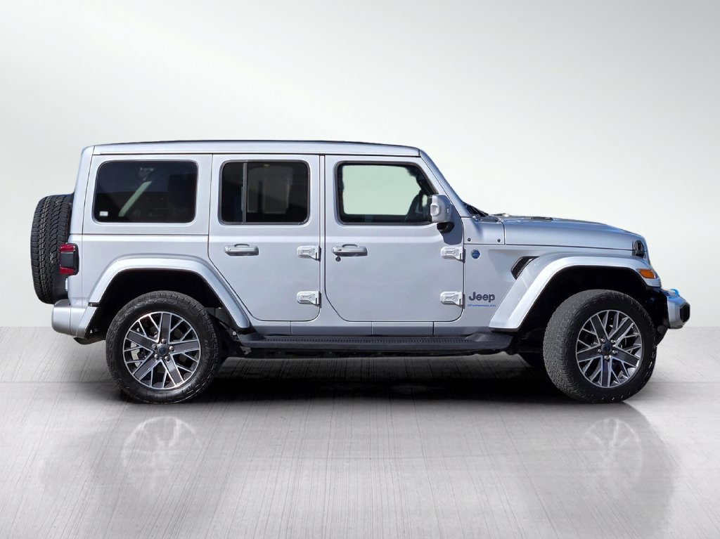 Used 2024 Jeep Wrangler High Altitude AWD/4WD image 3