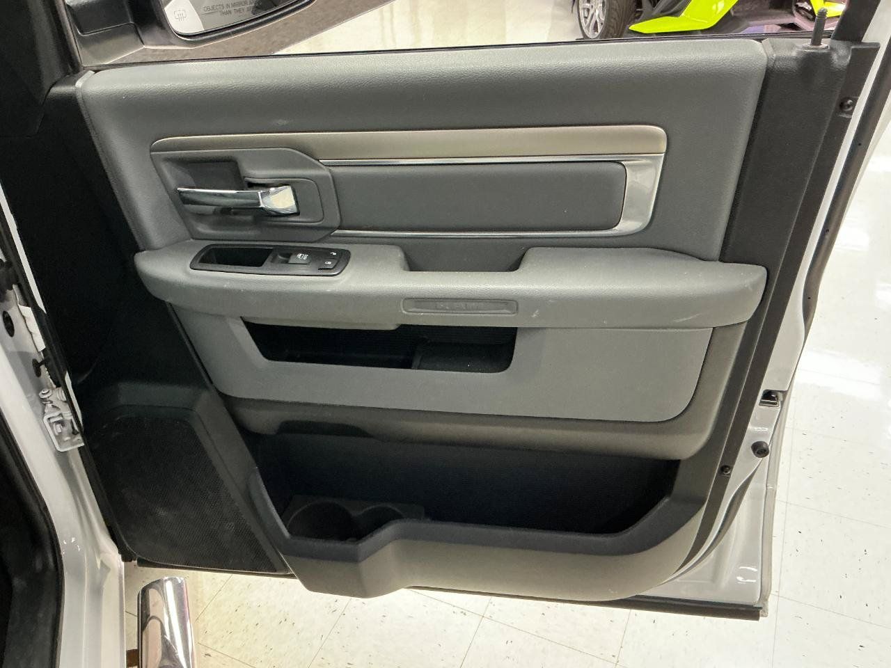 Used 2017 RAM 1500 Classic SLT AWD/4WD image 27