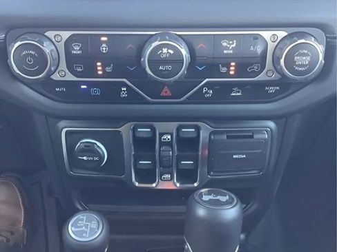 Used 2024 Jeep Wrangler Unlimited Sahara w/ Technology Group image 25