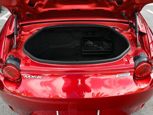 Used 2018 MAZDA MX-5 Miata RF Grand Touring image 10