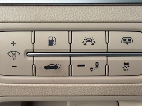 Used 2017 Genesis G80 3.8 w/ Option Group 03 image 32