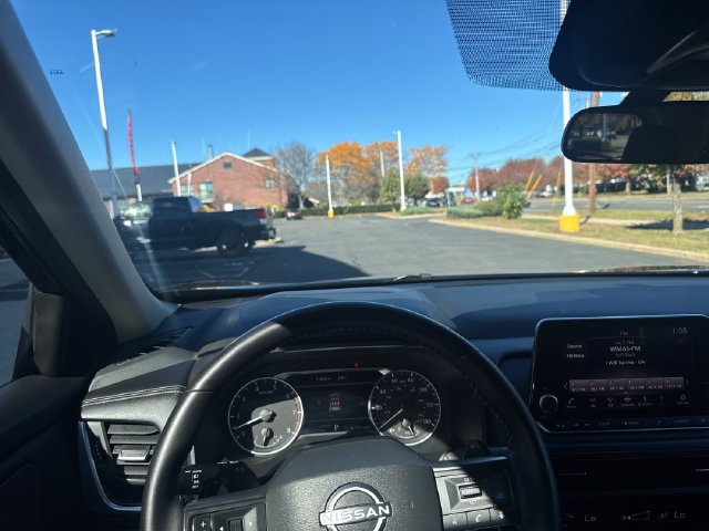 Used 2025 Nissan Rogue SV FWD image 16