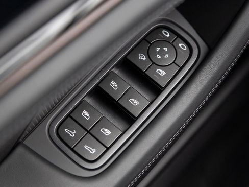 Certified 2025 Porsche Panamera image 20