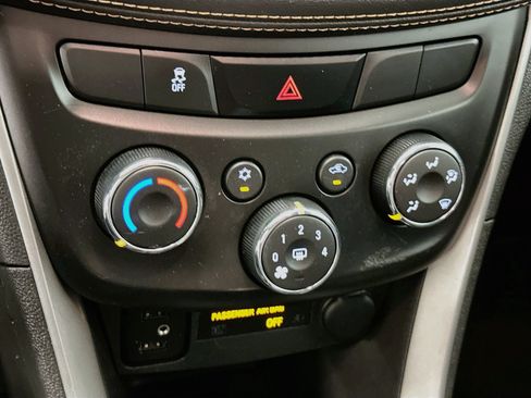 Used 2017 Chevrolet Trax LT w/ LT Convenience Package FWD image 23