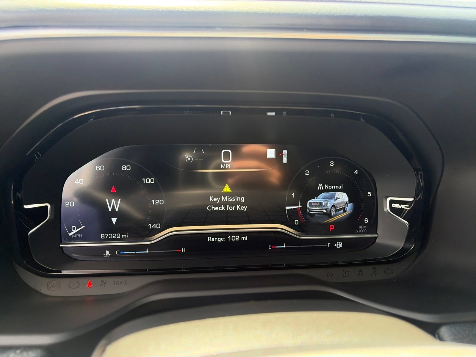 Used 2023 GMC Yukon XL Denali RWD image 16