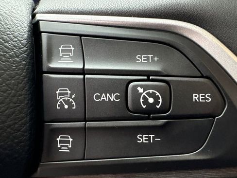 Used 2023 Jeep Grand Cherokee Limited image 29