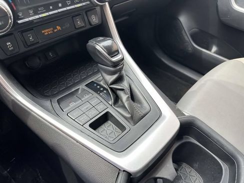Used 2021 Toyota RAV4 XLE Premium AWD/4WD image 31