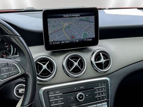 Used 2019 Mercedes-Benz GLA 250 4MATIC image 9