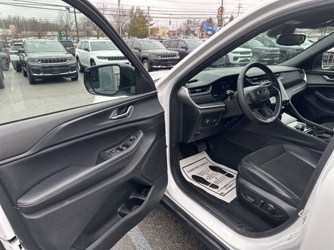 Certified 2023 Jeep Grand Cherokee Altitude image 12