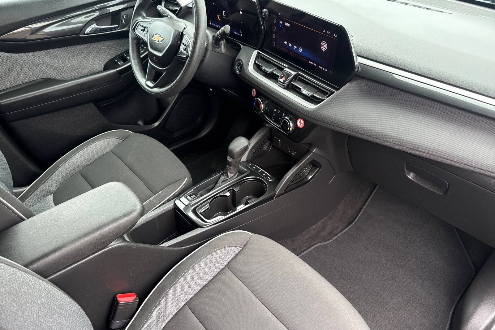 Used 2025 Chevrolet TrailBlazer LT AWD/4WD image 18