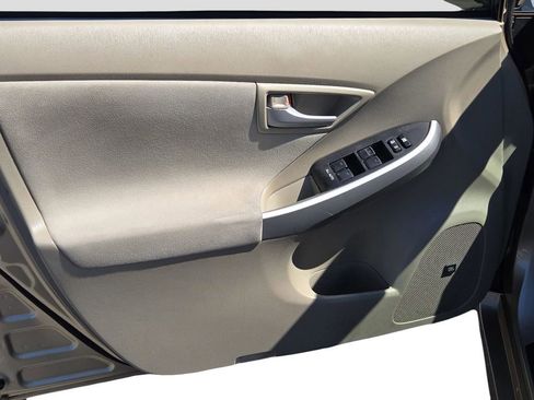 Used 2010 Toyota Prius Five image 16