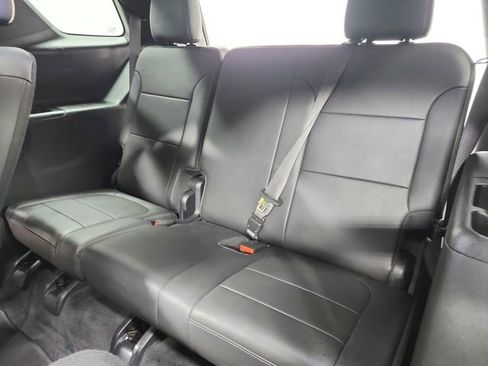 Used 2023 Chevrolet Traverse Premier image 38