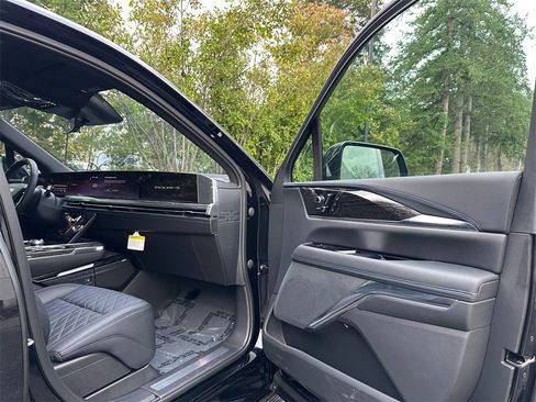 New 2026 Cadillac Escalade IQL Luxury image 11