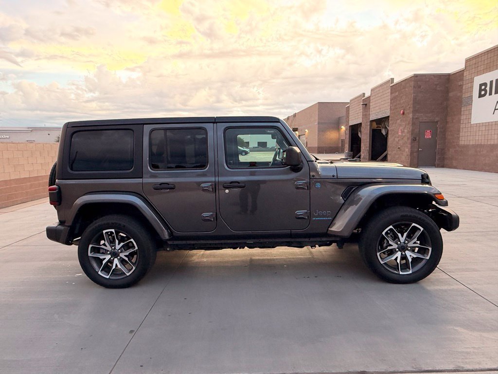 Used 2024 Jeep Wrangler Unlimited w/ Convenience Group AWD/4WD image 7