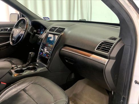 Used 2019 Ford Explorer Limited w/ Class III Trailer Tow Package AWD/4WD image 28