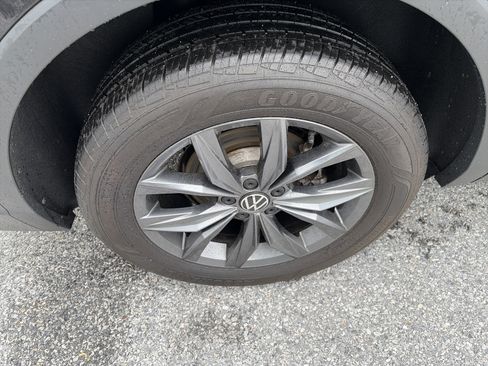 Used 2022 Volkswagen Tiguan SE image 10