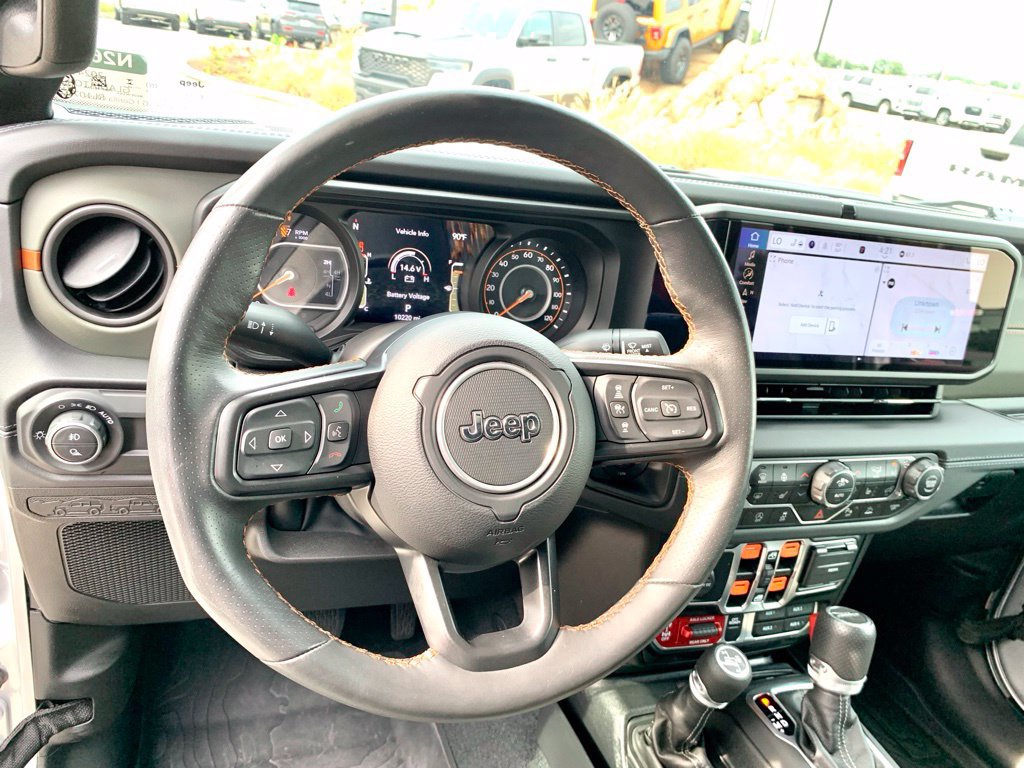 Used 2024 Jeep Gladiator Mojave AWD/4WD image 30