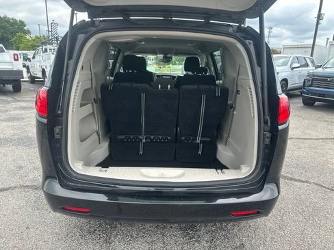 Used 2023 Chrysler Voyager LX FWD image 29