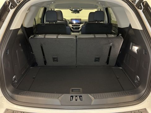 Used 2025 Ford Explorer Active w/ Active Comfort Package image 31