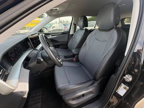 Used 2026 Volkswagen Tiguan SE AWD/4WD image 33