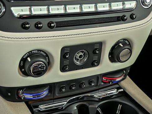 Used 2015 Rolls-Royce Wraith RWD image 33