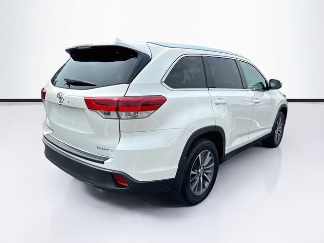 Used 2019 Toyota Highlander XLE AWD/4WD image 11
