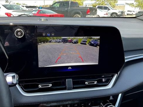 Used 2025 Chevrolet Equinox LT FWD image 14