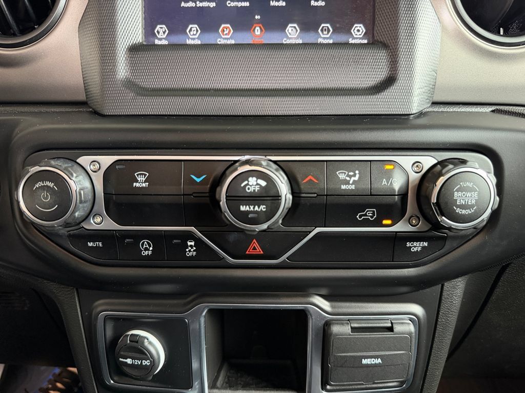 Used 2022 Jeep Gladiator Sport AWD/4WD image 17
