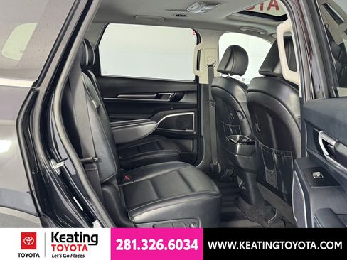 Used 2025 Kia Telluride S FWD image 18