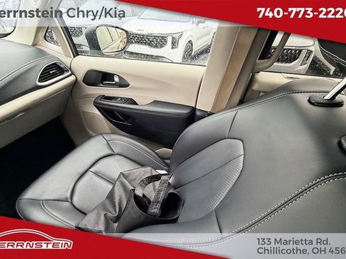 Used 2023 Chrysler Pacifica Touring-L w/ Road Tripper Package image 11