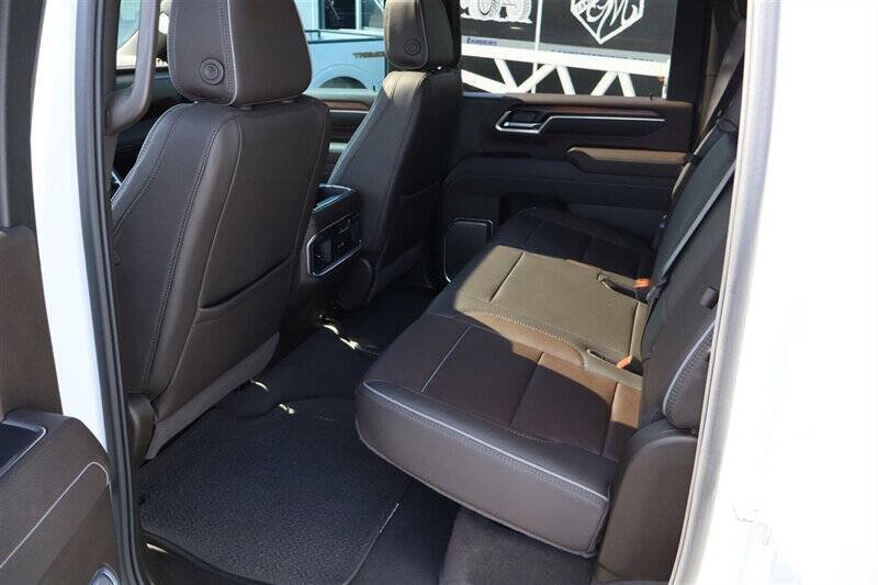 Used 2025 GMC Sierra 3500 Denali w/ Denali Reserve Package AWD/4WD image 14