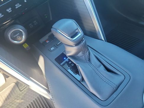 Certified 2024 Toyota Venza Limited image 27