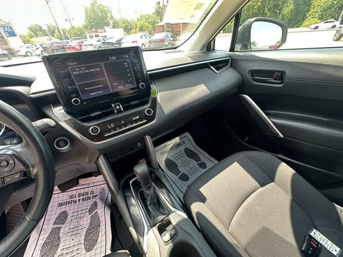 Used 2022 Toyota Corolla Cross LE image 21