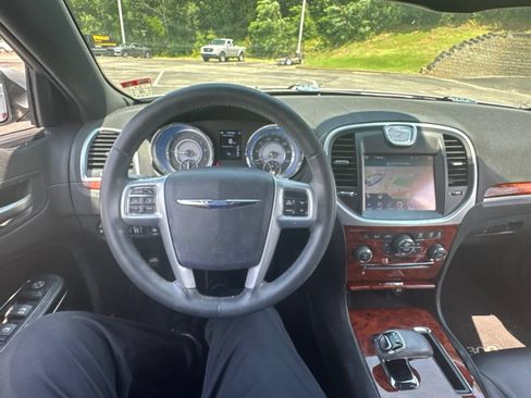 Used 2014 Chrysler 300 w/ Driver Convenience Group RWD image 12