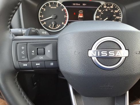 Used 2025 Nissan Rogue SV FWD image 18
