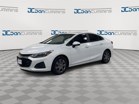 Used 2019 Chevrolet Cruze LT image 4