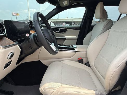 Used 2024 Mercedes-Benz GLC 300 4MATIC image 10