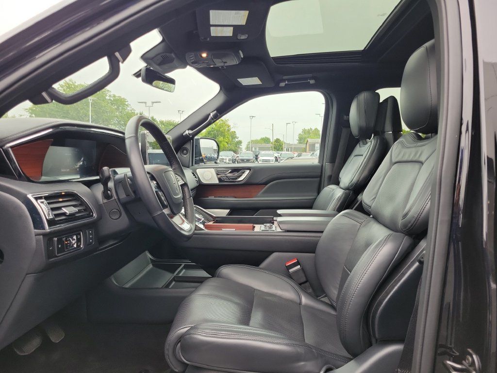 Certified 2023 Lincoln Navigator Reserve AWD/4WD image 18