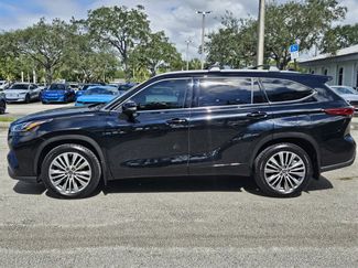 Used 2022 Toyota Highlander Platinum video 2