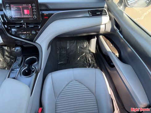 Used 2022 Toyota Camry SE FWD image 18