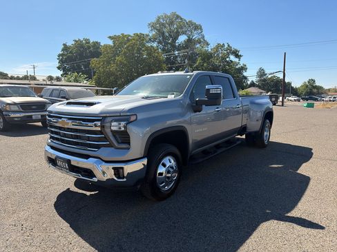 Used 2025 Chevrolet Silverado 3500 LTZ w/ LTZ Plus Package AWD/4WD image 1