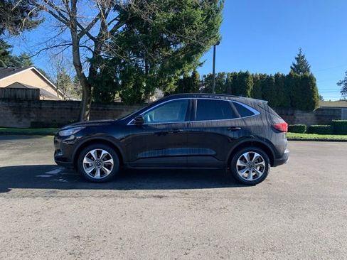 Used 2024 Ford Escape Platinum image 2