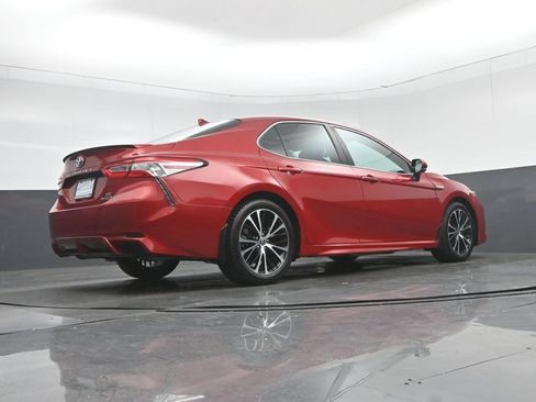 Used 2020 Toyota Camry SE w/ Sunroof Package FWD image 56
