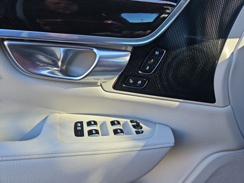 Used 2019 Volvo S90 T6 Momentum image 12