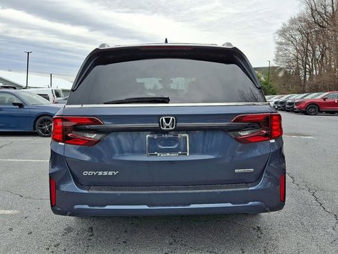 New 2026 Honda Odyssey Touring image 5