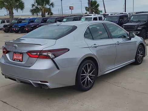 Used 2023 Toyota Camry SE FWD image 8