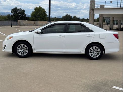 Used 2012 Toyota Camry LE FWD image 4