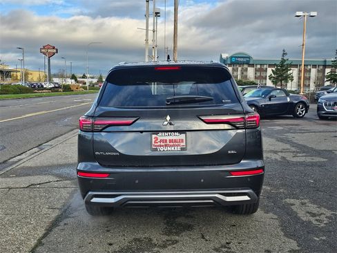 New 2026 Mitsubishi Outlander SEL image 6